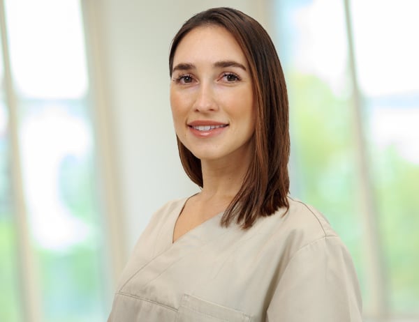 Jasmin Bieniek Zahnarzt Stuttgart WEISS32