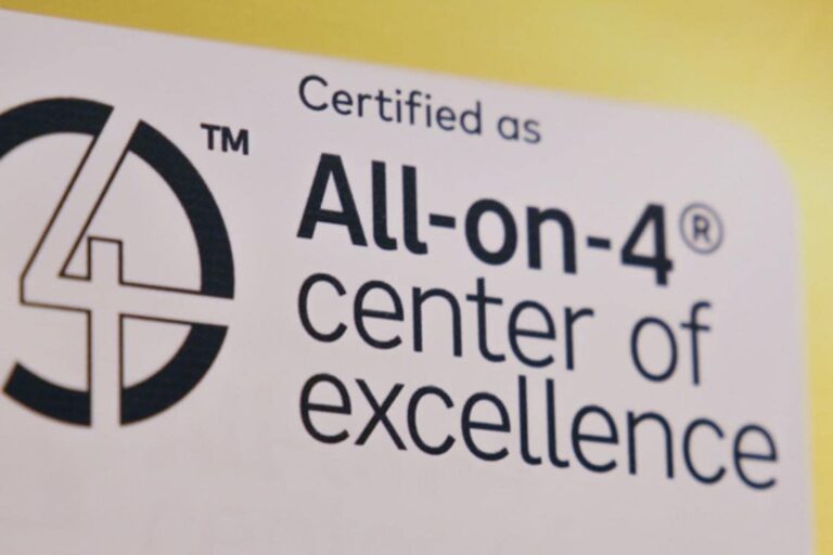 All-on-4® Festsitzender Zahnersatz an nur einem Tag – im 3-fach ausgezeichneten WEISS32 Excellence Center-min All-on-4 Zahnimplantat-Versorgung für feste Zähne an einem Tag bei WEISS32