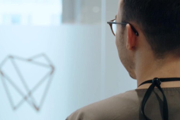 Aphten im Mund Kleine Bläschen – große Schmerzen-min Professionelles Zahnbleaching für strahlend weiße Zähne bei WEISS32