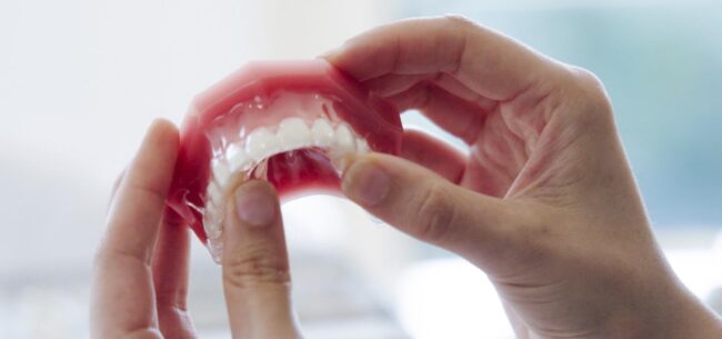 Schutz für Zähne und Kiefer bei nächtlichem Zähneknirschen-min