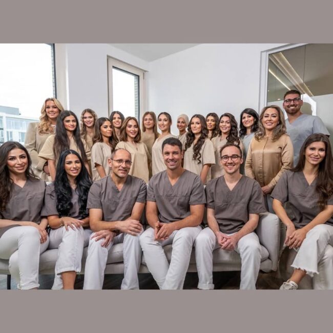 arzte team neue 2025 weiss32-min Praxisteam des WEISS32 Zahnzentrums Stuttgart-Degerloch