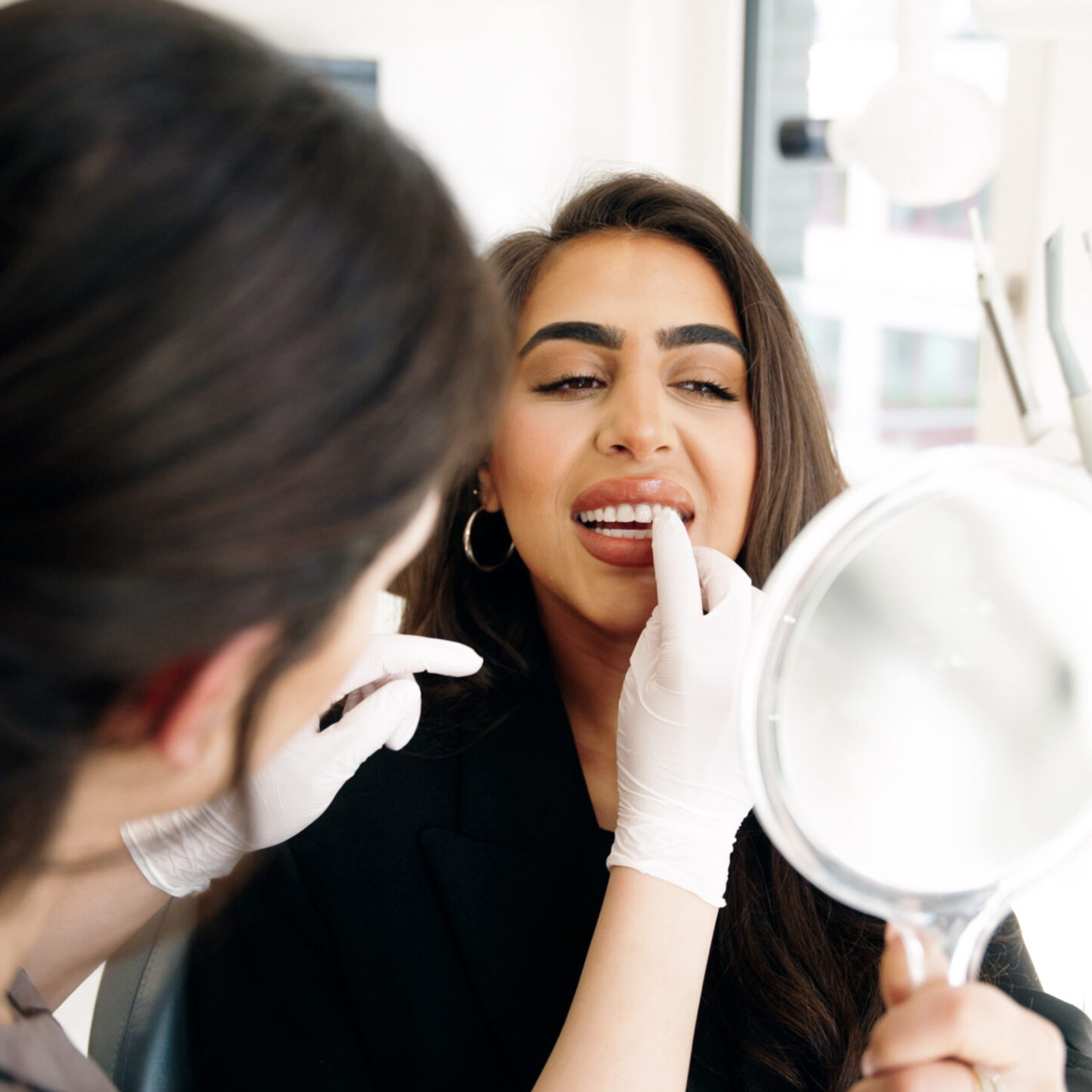 Modernes Zahnimplantat-Verfahren in der Zahnarztpraxis WEISS32 Stuttgart