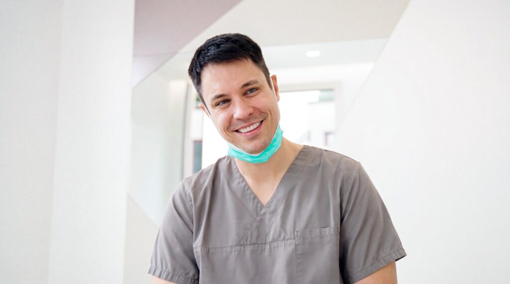 Dr. Sebastijan Mormer, Zahnarzt und All-on-X Spezialist im WEISS32 Stuttgart